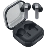 Samsung Galaxy Buds4 Pro in Dunkelgrau mit silbernen Stielen über geöffnetem Ladecase mit transparentem Deckel.